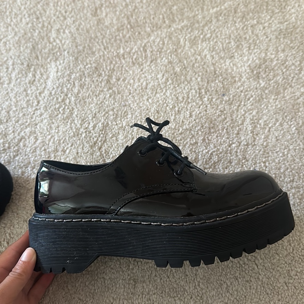 Steve Madden patent platform oxfords. Size 7 - Picture 3 of 10